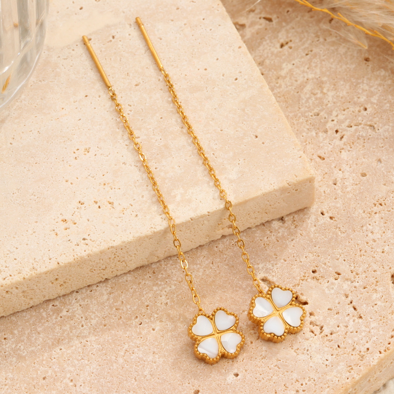White Roman 4leaf Flower Shining 22karet Gold Plated Earring - Image 2