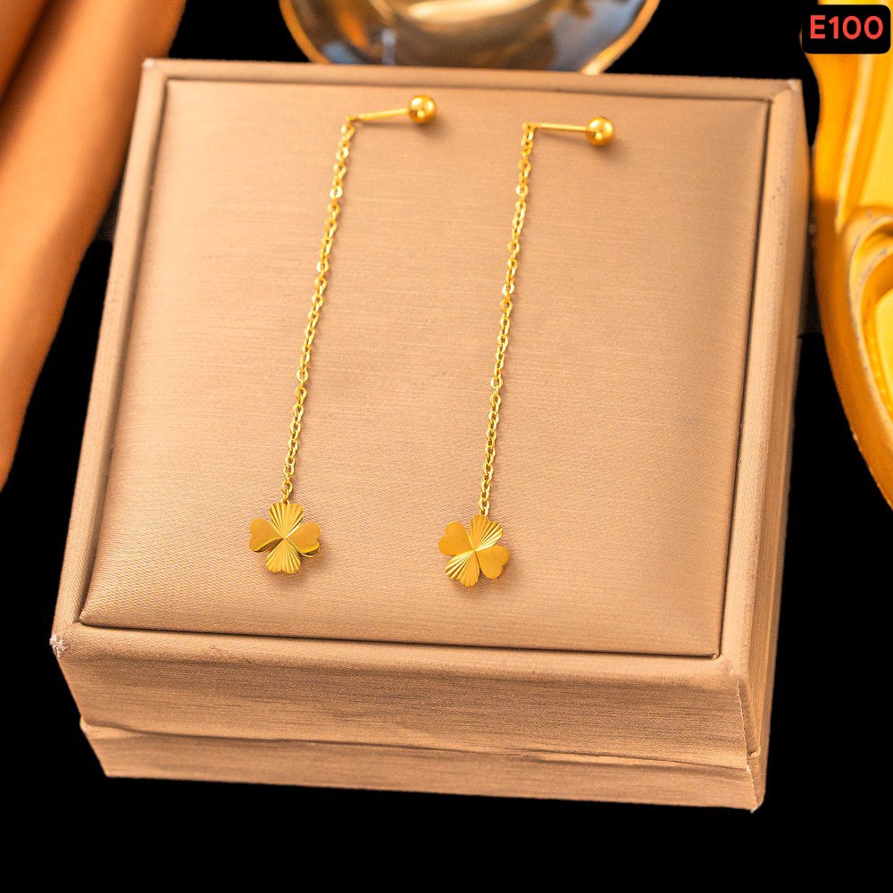 Alternative view of Sui suta 4 leaf earrings