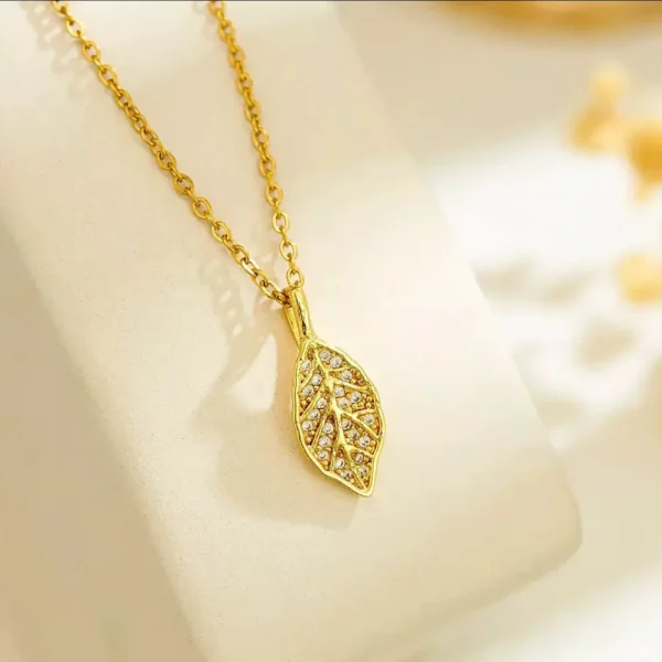 Leaf Design Zirkon Stone 22Karet Gold Plated Necklace