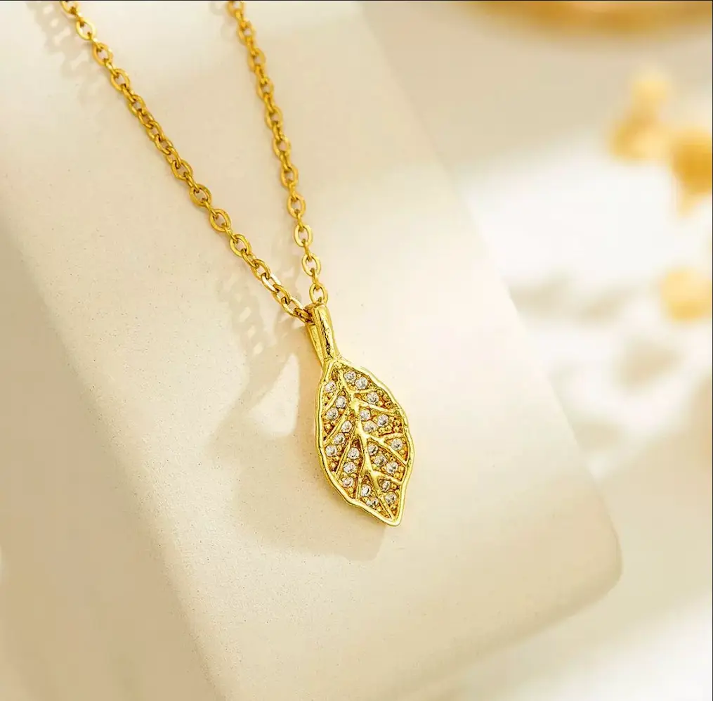Leaf Design Zirkon Stone 22Karet Gold Plated Necklace