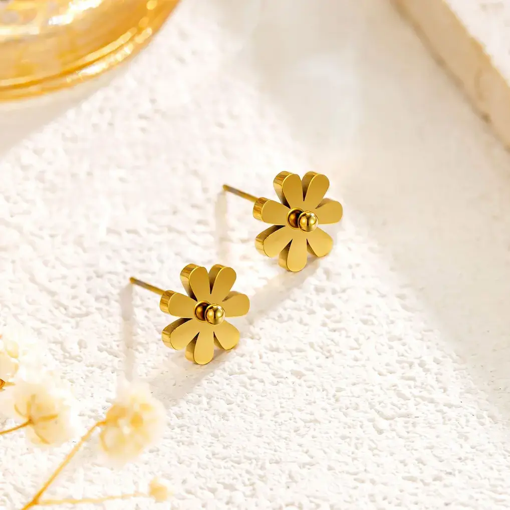 7 Leaf Flower Shape Backpin Shining 22karet Gold Plated Earring - Image 2